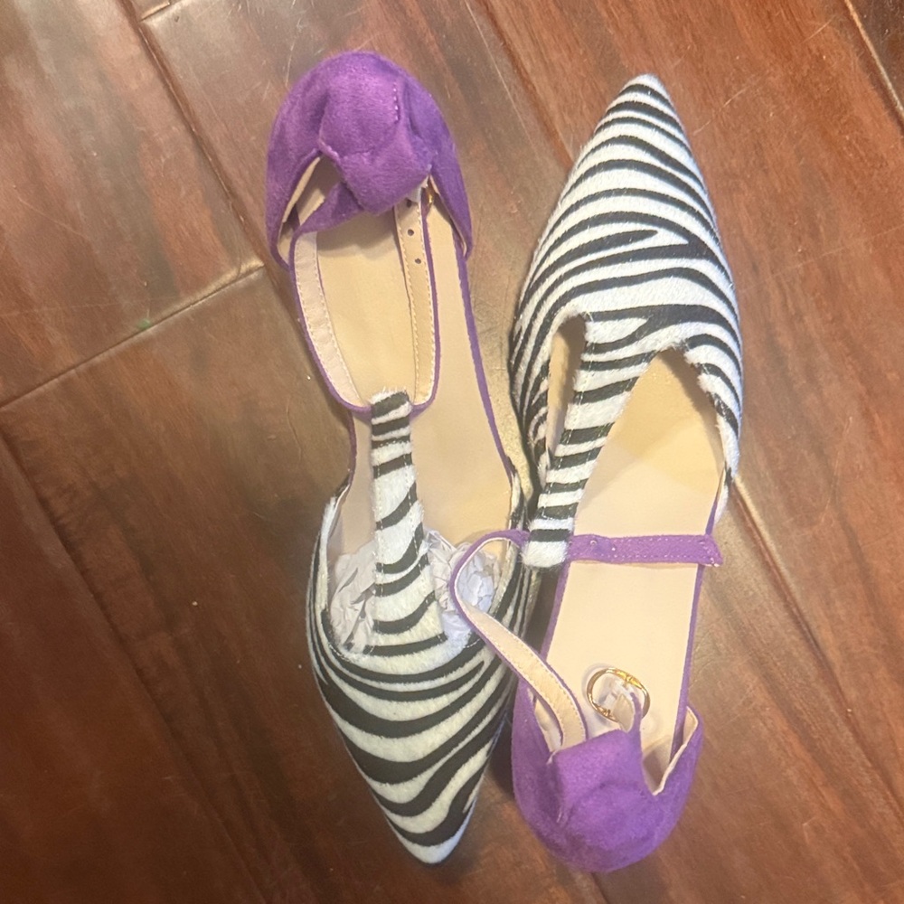 Women’s Zebra Print Pointed Toe with Purple Accent these are heals!